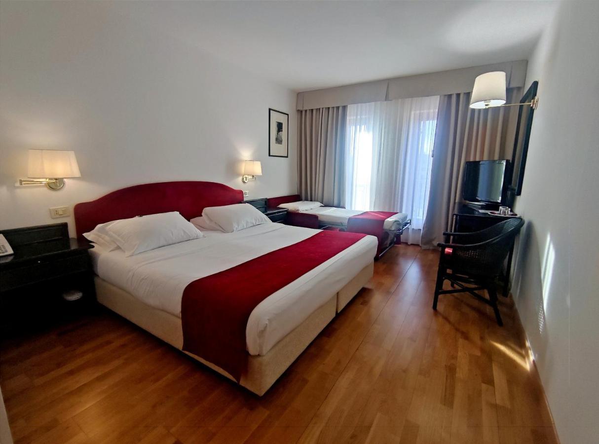 Hotel Hannover Градо Екстериор снимка