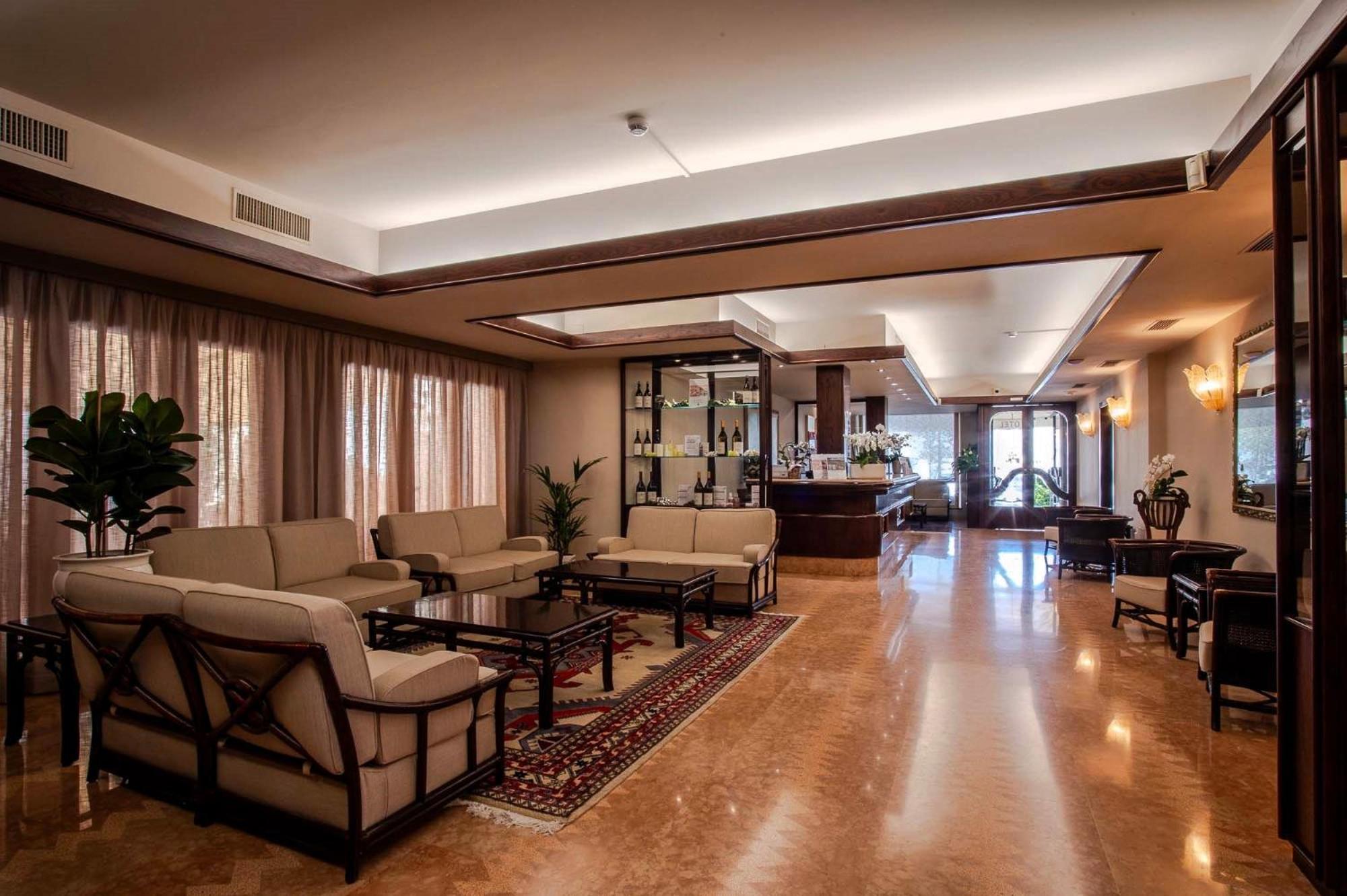 Hotel Hannover Градо Екстериор снимка