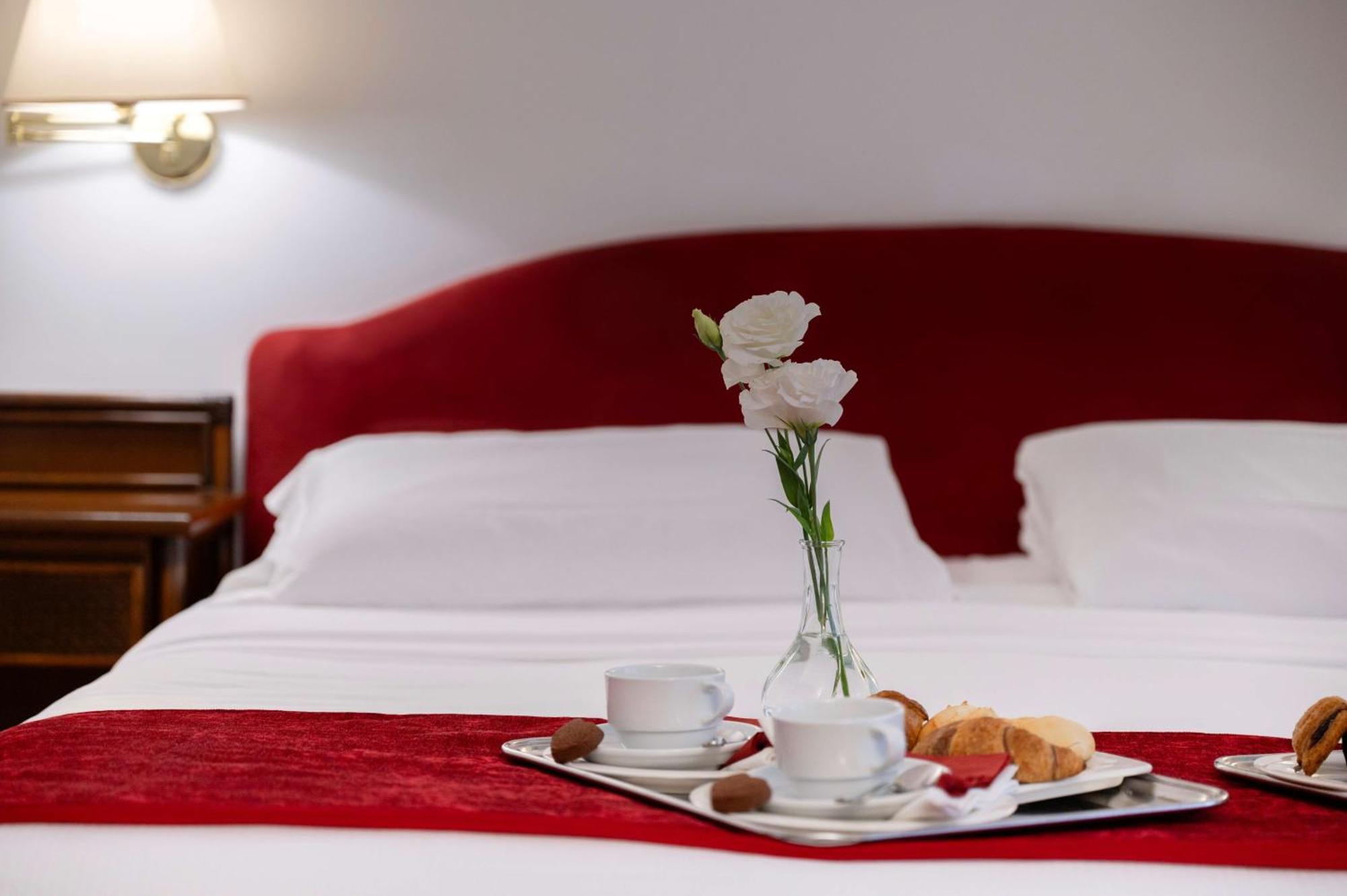 Hotel Hannover Градо Екстериор снимка